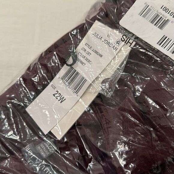 Julia Jordan Twist Halter Neck Jumpsuit - Picture 3 of 6